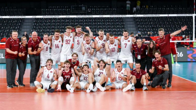 Latvijas volejbola izlase pēc iekļūšanas 1/8 finālā. Foto: CEV