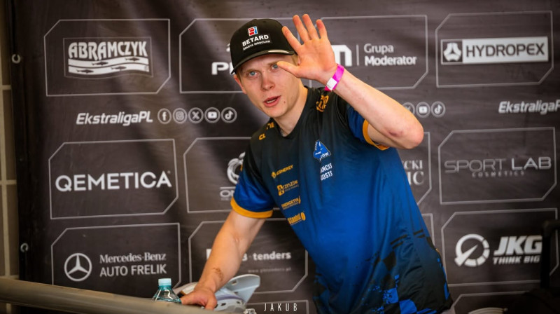 Francis Gusts palīdzēja Žešuvas komandai palikt Polijas spīdveja 2. Ekstralīgā. Vai svētdien izdosies iegūt medaļu Latvijas atklātajā čempionātā?