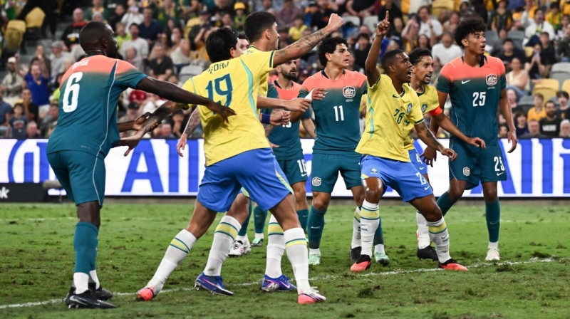 Mirklis Austrālijas un Brazīlijas valstsvienību cīņā. Foto: Saeed Khan/AFP/Scanpix