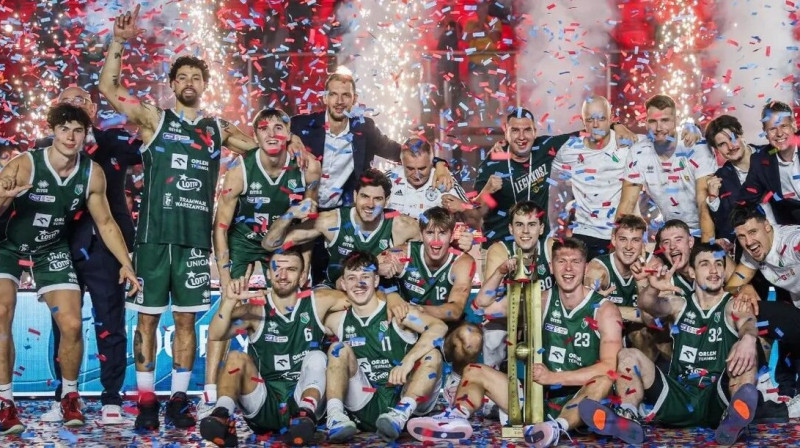 Varšavas "Legia" basketbolisti pēc Polijas Superkausa izcīnīšanas. Foto: Andrzej Romański