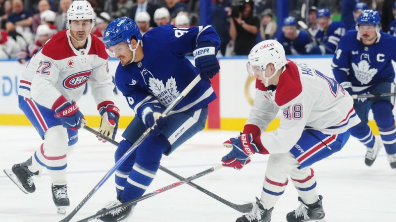 Džeks Roslovičs starp Monreālas hokejistiem. Foto. NHL.Scanpix