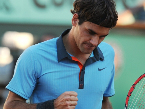 Federeram vēl viena uzvara četros setos