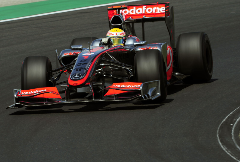 Pirmajos treniņos dominē "McLaren"