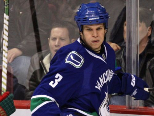 "Canucks" bez Bieksa trīs mēnešus