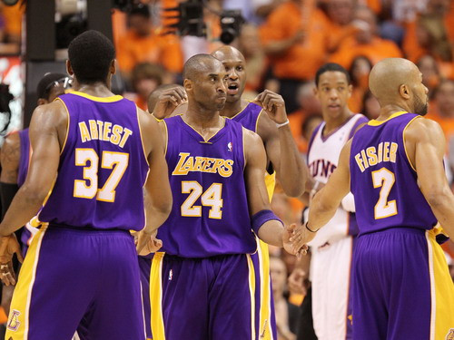 "Lakers" uzvar viesos un iekļūst NBA finālā