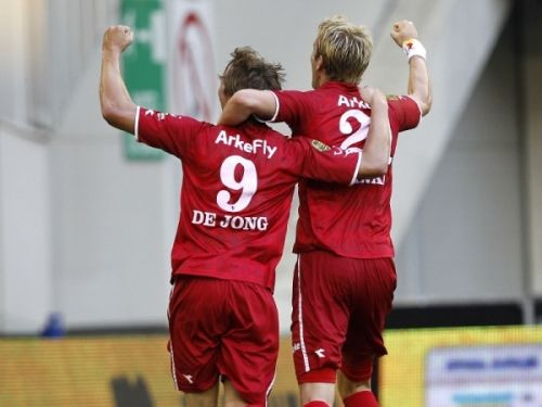 Čempionei ''Twente'' pirmā uzvara; ''PSV'' pieveic ''AZ Alkmaar'' un turpina perfekti