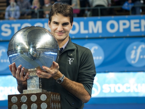 Federers triumfē Stokholmā un panāk Samprasu