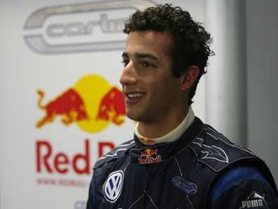"Red Bull" testpilots Rikiardo testos pārspēj Vēbera kvalifikācijas laiku