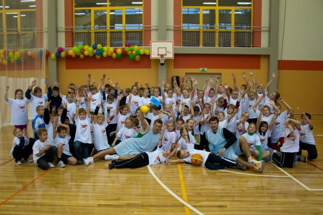 "Basketbols aicina" Ventspils 1.pamatskolā + video