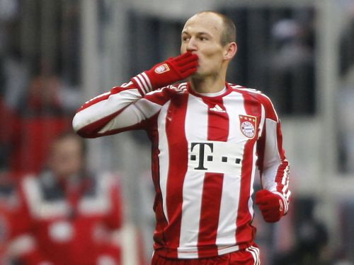 Gomesam "hat-trick", "Bayern" sagrauj "Kaiserslautern"; Dortmunde izlaiž uzvaru