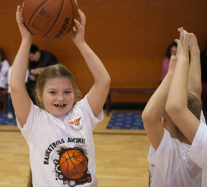 Basketbols aicina mazos rīdziniekus