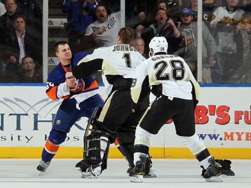 NHL piespriež diskvalifikācijas ''Islanders'' un ''Penguins'' hokejistiem