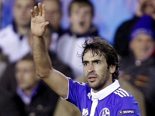Raula rekorda vērtie vārti ļauj "Schalke" izcīnīt neizšķirtu Valensijā