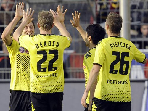 Dortmundes "Borussia" sagrauj "Köln" un gūst ceturto uzvaru pēc kārtas