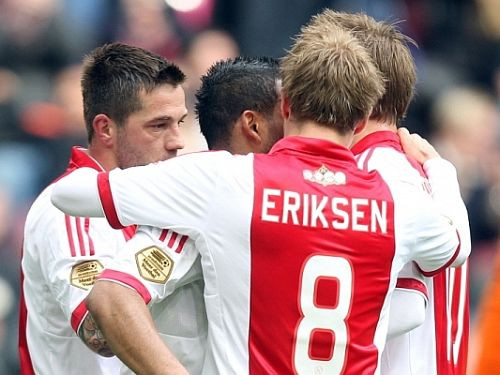 "Ajax" tiek pie astotās uzvaras pēc kārtas un pārņem vadību līgā