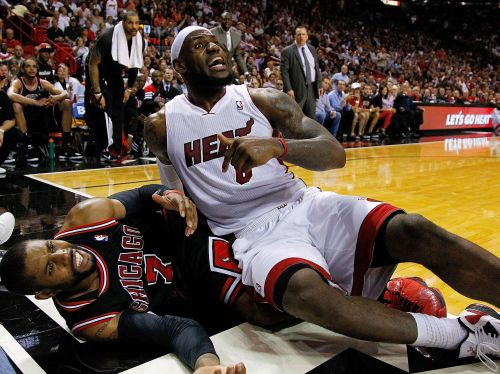 "Heat" pārspēj "Bulls", turpina cīņu par 1. vietu konferencē