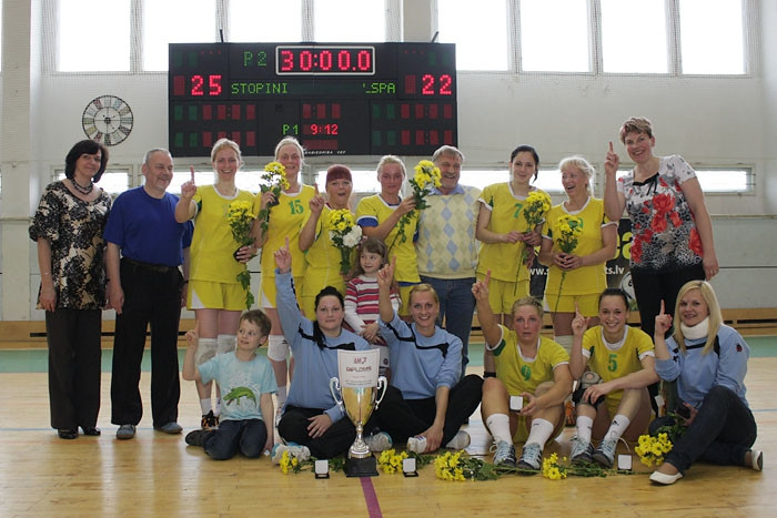 "Stopiņu NHK" handbolistes triumfē Latvijas čempionātā