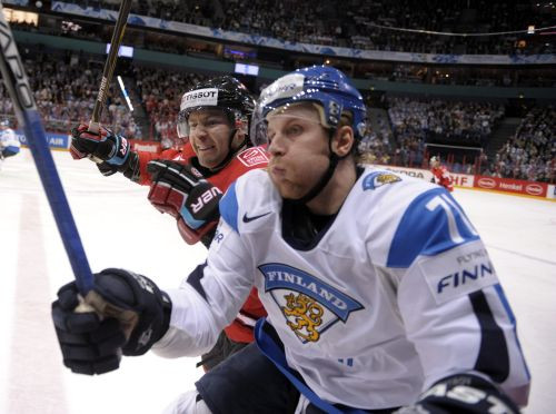 Oficiāli: Komarovam viena gada līgums ar "Maple Leafs"