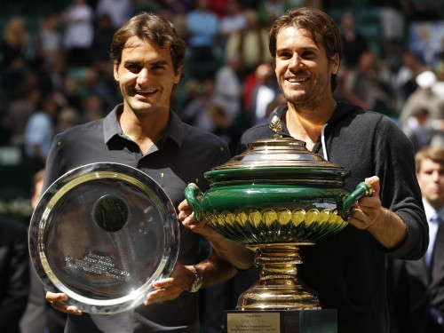 Hāss pieveic Federeru Halles finālā, Nalbandjanu diskvalificē Londonā