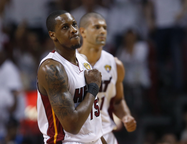 "Heat" atspēlējas no -17, nokļūst uzvaras attālumā no NBA titula
