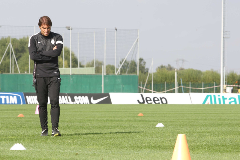 "Juventus" trenerim Kontem saīsināta diskvalifikācija