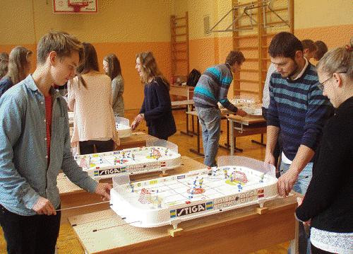 Galda hokeja popularizēšanas nolūkā tiek apmeklētas trīs Rīgas skolas