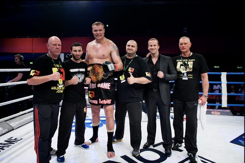 Semijs Šīlts triumfē „Glory Heavyweight Grand Slam” turnīrā