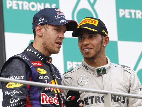 Hamiltons un Alonso kritizē "Red Bull" komandu (+aptauja)