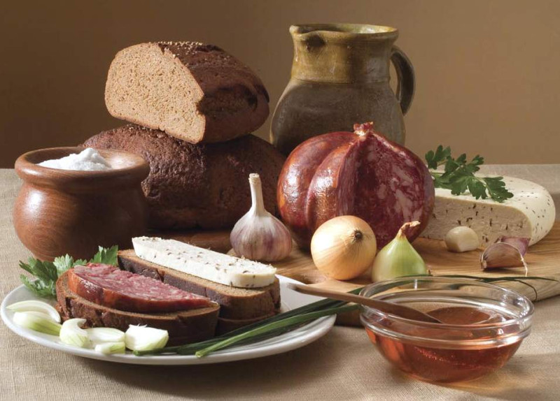 Daudzveidīgā, tradīcijām un interesantiem ēdieniem bagātā lietuviešu virtuve