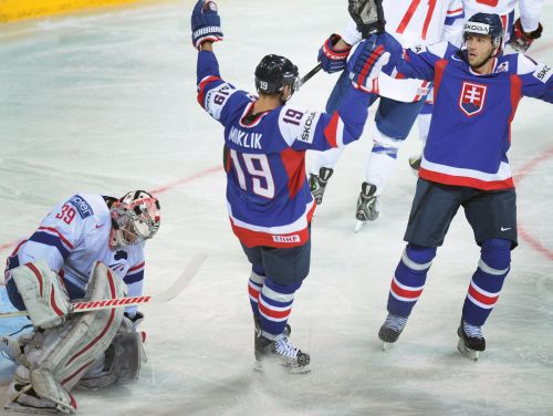 Čempionāts sākas ar Slovākijas sešiem vārtiem pret Franciju