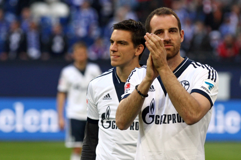 "Schalke" aizsargs Mecelders paziņo par karjeras noslēgumu