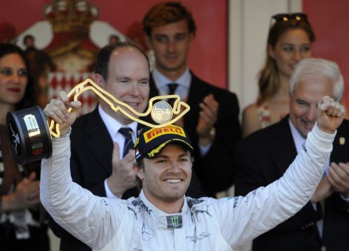 Rosbergs aizvada satriecošu nedēļas nogali un uzvar Monako