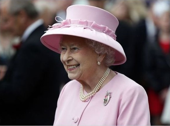 Karaliene pieņem Lielbritānijas izlasi, Francija nospiež Lietuvu