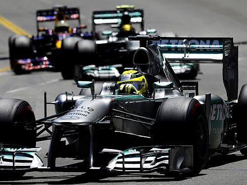 "Mercedes" varētu izmantot Eklstouna apsūdzības, lai pamestu F1