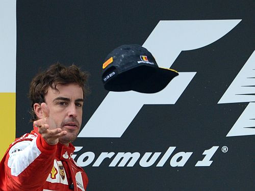 Alonso: "Kādam vajadzētu izsist Fetelu no trases"