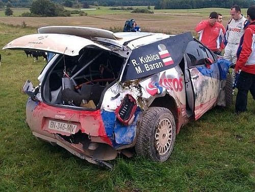 Kubica neskarts pēc smagas avārijas Polijā (+video)