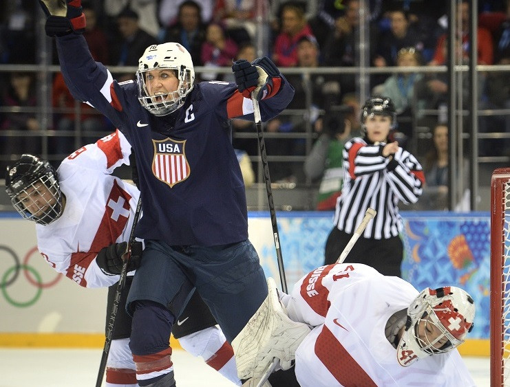 ASV hokejistes sagrauj Šveici ar  9:0, pusfinālā arī Kanāda