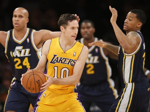 "Jazz" pārliecinoši pieveic "Lakers", "Bobcats" iepriecina Džordanu īpašā dienā