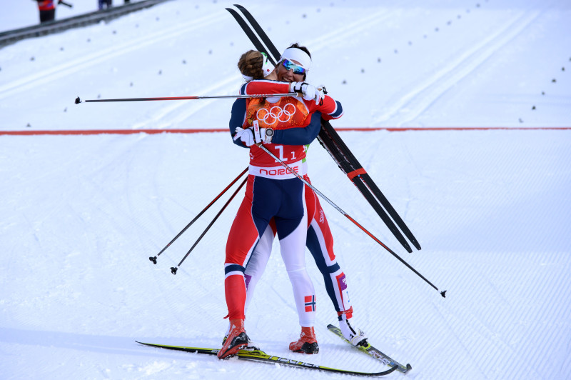 Ziemeļvalstu slēpotājām viss goda pjedestāls komandu sprintā