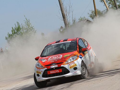 "LMT Autosporta Akadēmijas" sportists R. Sirmacis spraigā cīņā izcīna uzvaru Talsu rallijā