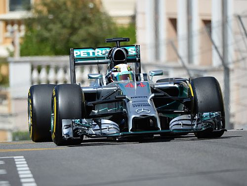 Hamiltons atgriežas vadībā trešajā F1 treniņā Monako