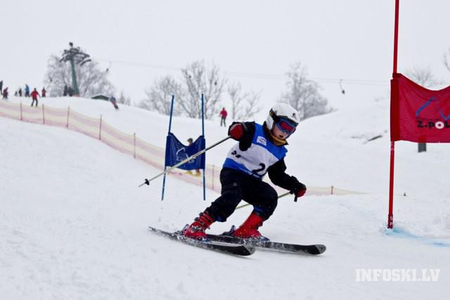 Jaunie kalnu slēpotāji uzsākuši Vilciņa kausu 2015