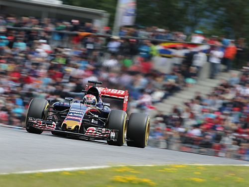 Verstapens: "Otrā ātrākā šasija aiz "Mercedes" ir "Toro Rosso" komandai"