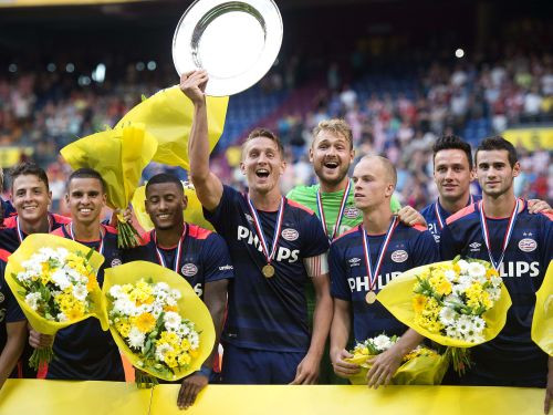 "PSV Eindhoven" desmito reizi iegūst Nīderlandes Superkausu
