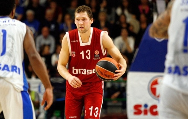 Strēlniekam 13 punkti pret CSKA, "Brose Baskets" pārtrauc uzvaru sēriju