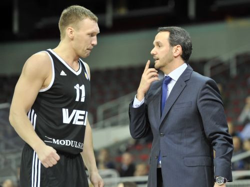 Frade karjeru turpinās Pamplonas klubā "Basket Navarra"