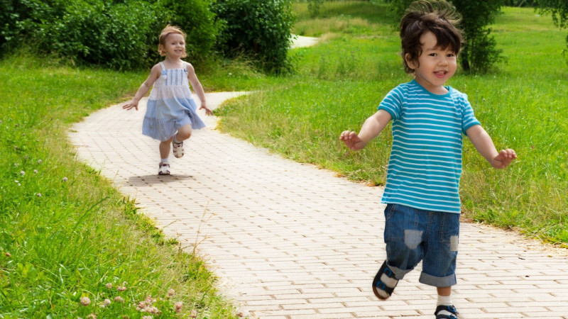 Kā bērnu mudināt vingrot un pareizi sagatavoties skriešanai