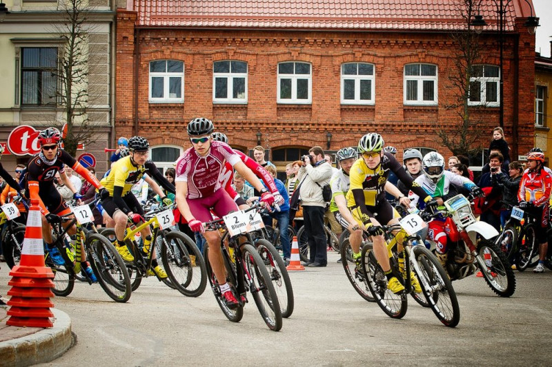 Vairāk nekā 2000 dalībnieku startēs aizraujošā SEB MTB atklāšanas posmā Cēsis-Valmiera