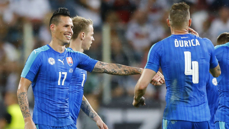 Slovākija pārspēj Vāciju, uzvara arī Spānijai