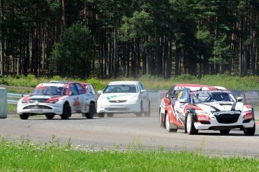 Latvieši izcīna trīs pjedestālus NEZ rallijkrosa posmā 333 trasē